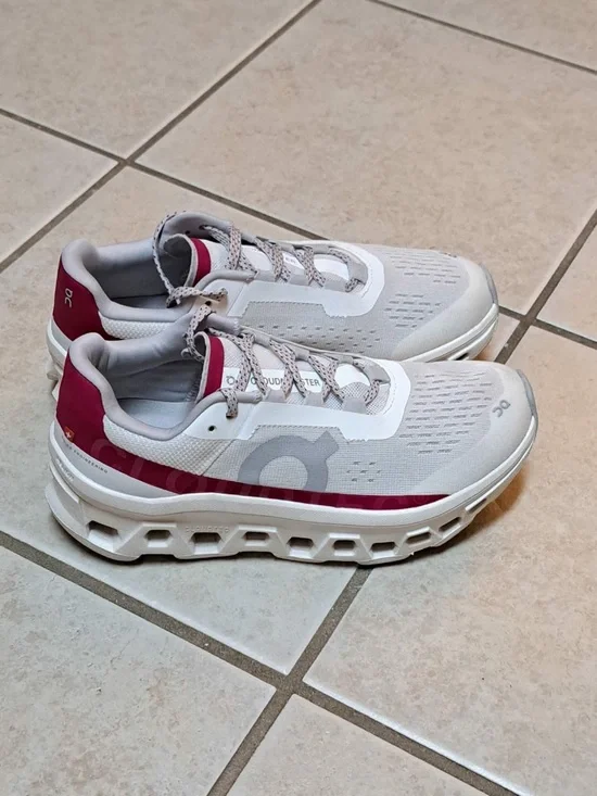 On Cloud Running Women's Cloudmonster shoes - Ivory/Grenadine - Wmn's sz 7 - Picture 4 of 9